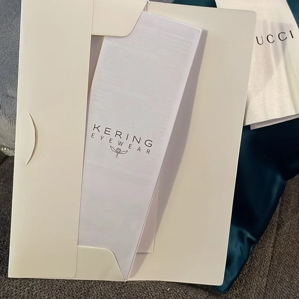NWOT GUCCI BLACK OVERSIZED SUNGLASSES WITH PAPERWORK - Picture 7 of 7
